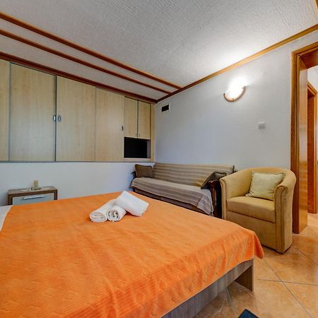 Olive Garden Apartments Sveti Stefan Ruang foto