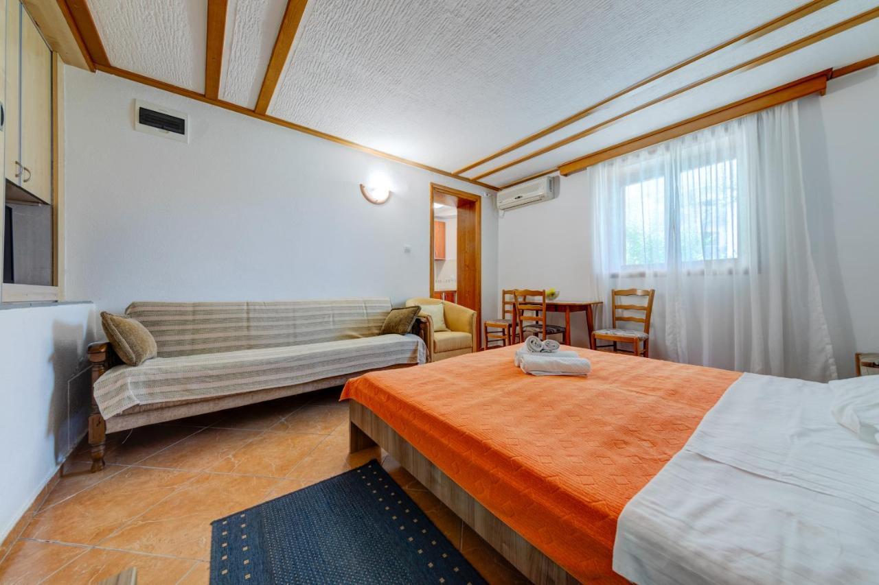Olive Garden Apartments Sveti Stefan Bagian luar foto