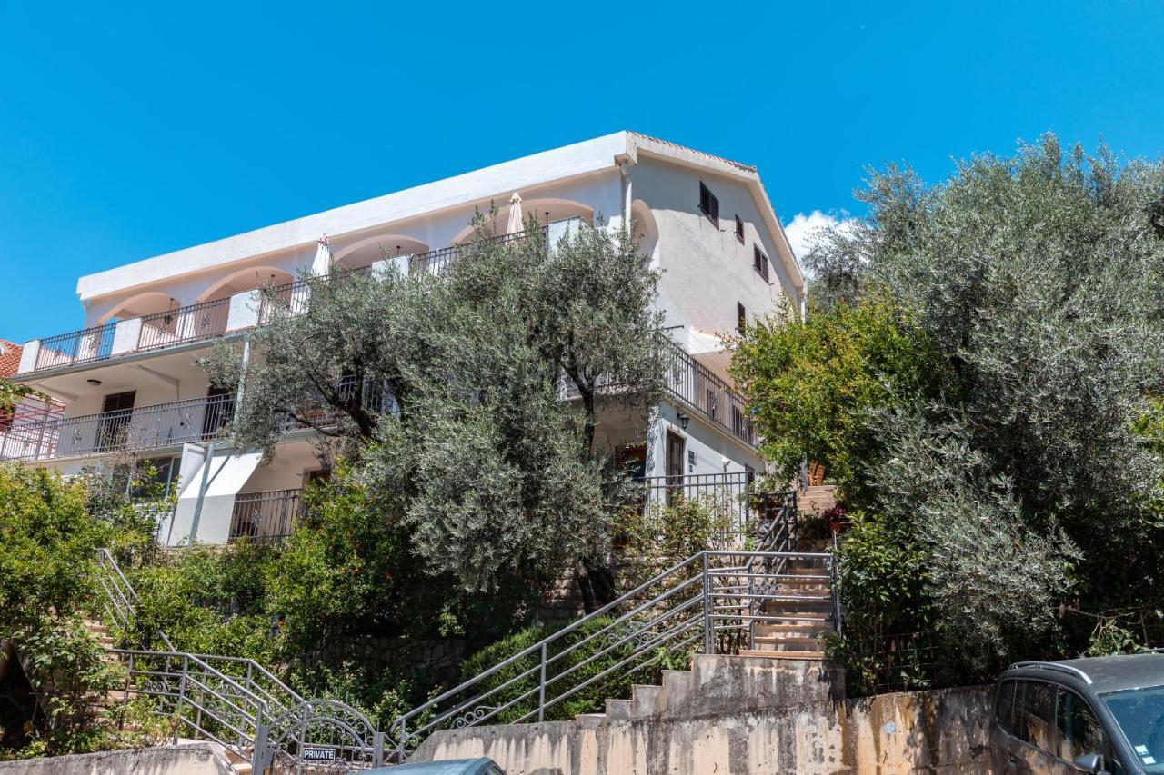 Olive Garden Apartments Sveti Stefan Bagian luar foto