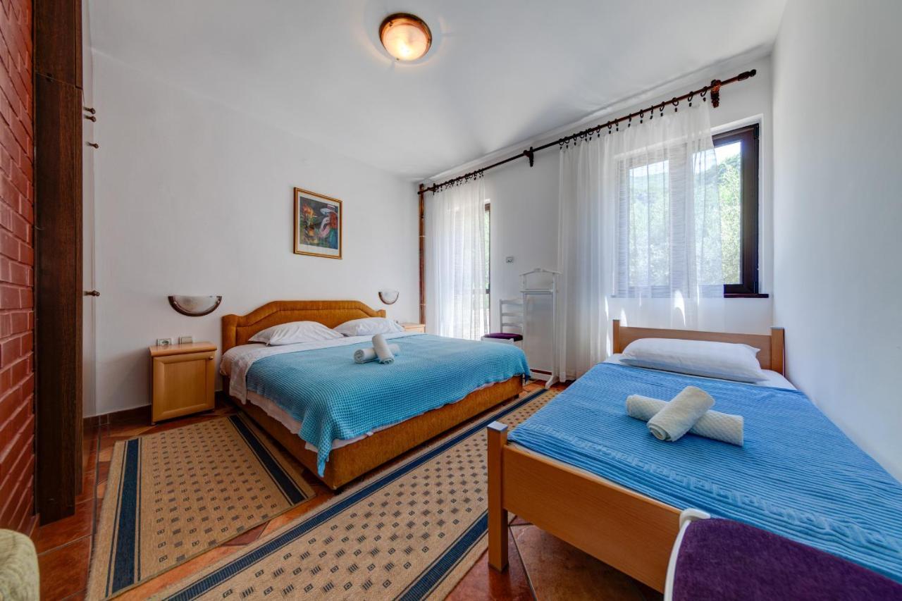 Olive Garden Apartments Sveti Stefan Bagian luar foto