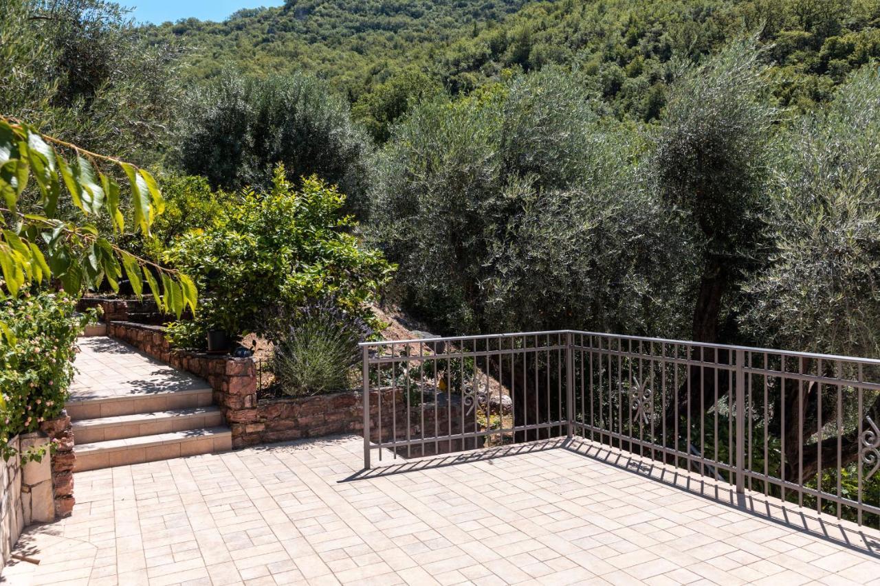 Olive Garden Apartments Sveti Stefan Bagian luar foto